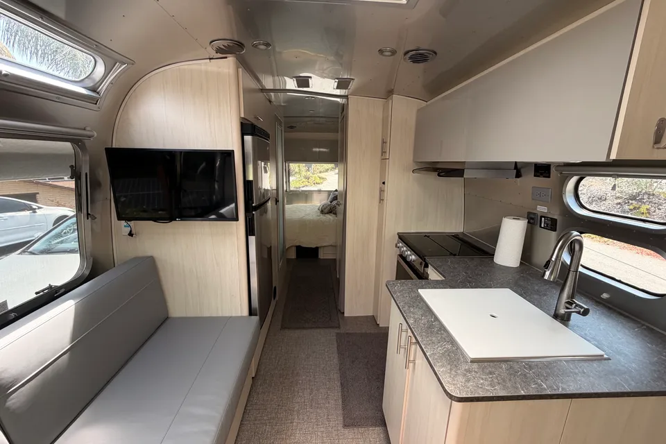 2022 Airstream Panoramic windows, Rear Hatch, Military Base access