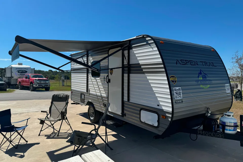 The Cozy Cabin Cruiser (0000)
