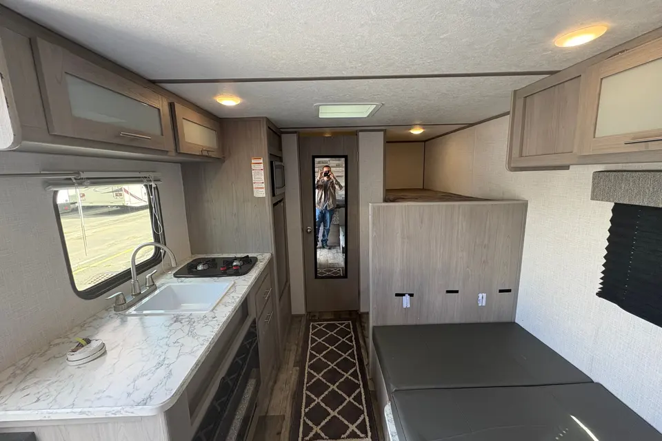 henry's Coleman CM17B22 Travel Trailer