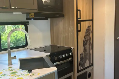 Julie's Cruiser RV 24rb Travel Trailer