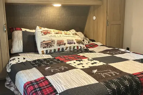 Julie's Cruiser RV 24rb Travel Trailer