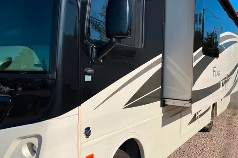 Robert's Fleetwood Flair 29M Class A