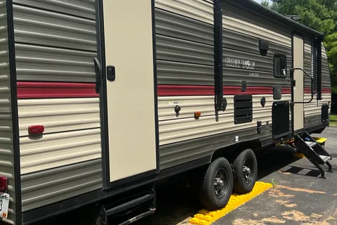 The Grand Family Adventurer | Pet-Friendly Bunks Sleeps 8