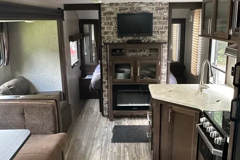 The Grand Family Adventurer | Pet-Friendly Bunks Sleeps 8