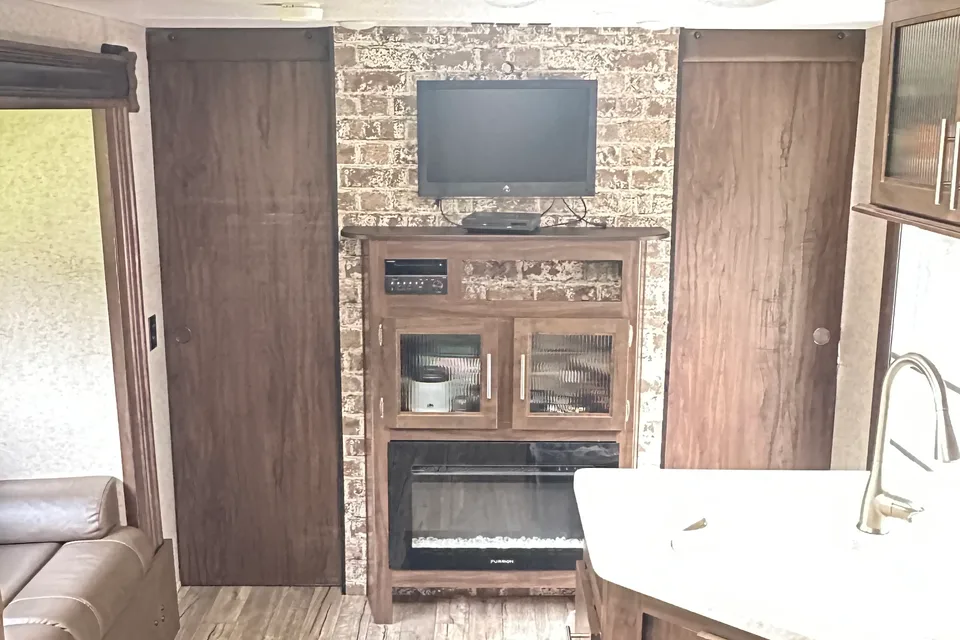 The Grand Family Adventurer | Pet-Friendly Bunks Sleeps 8