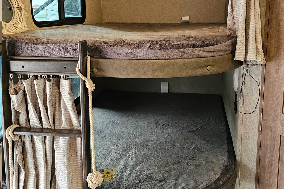 Grand Design Imagine 2400BH Travel Trailer