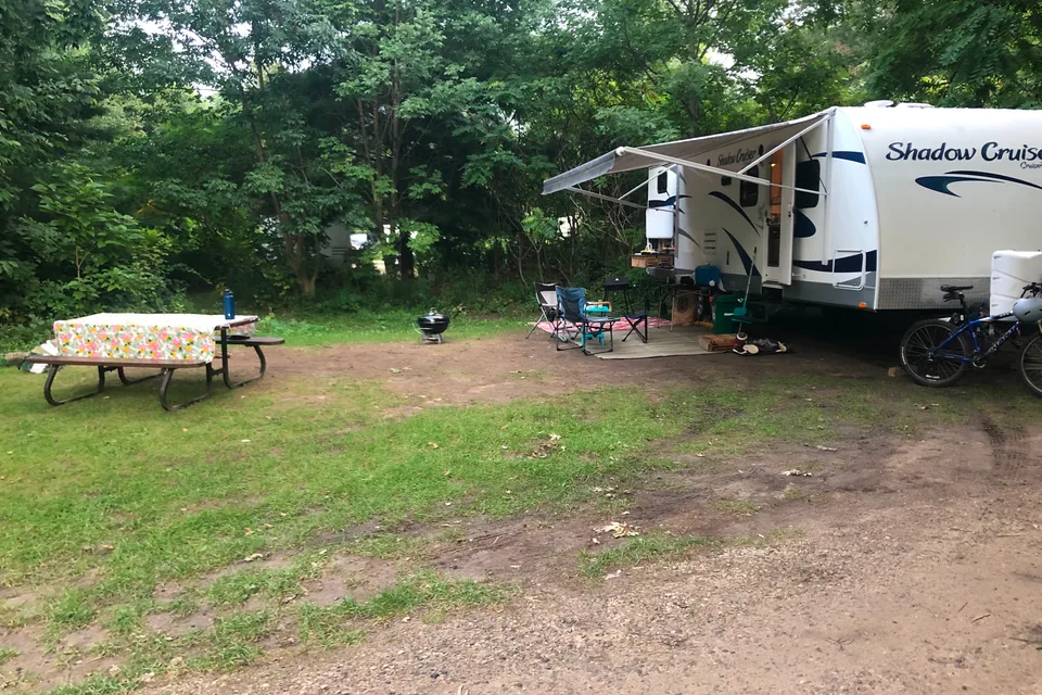 Shadow Cruiser 28' Travel Trailer