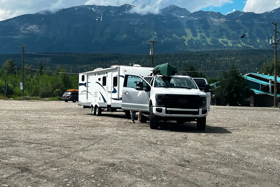 Shadow Cruiser 28' Travel Trailer