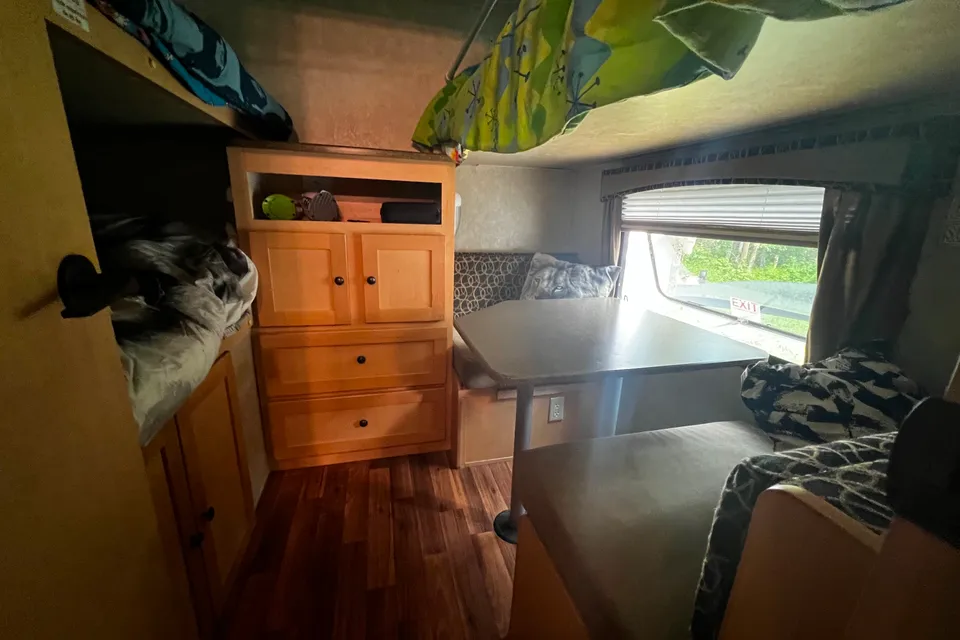 Shadow Cruiser 28' Travel Trailer