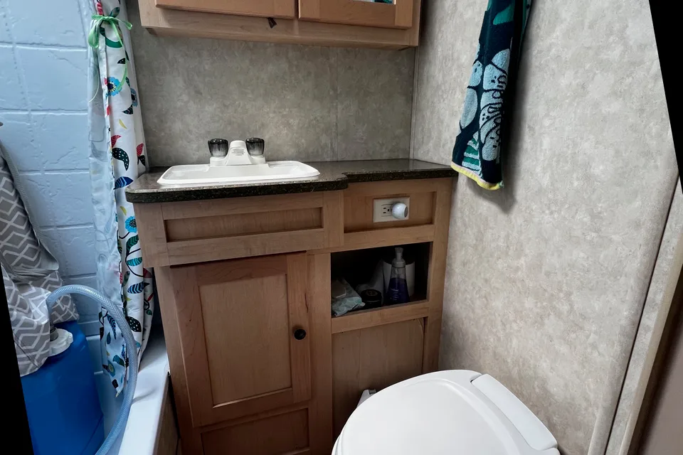 Shadow Cruiser 28' Travel Trailer
