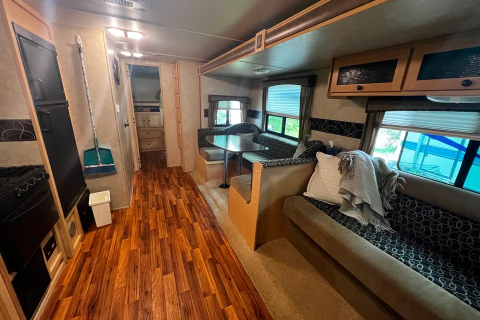 Shadow Cruiser 28' Travel Trailer