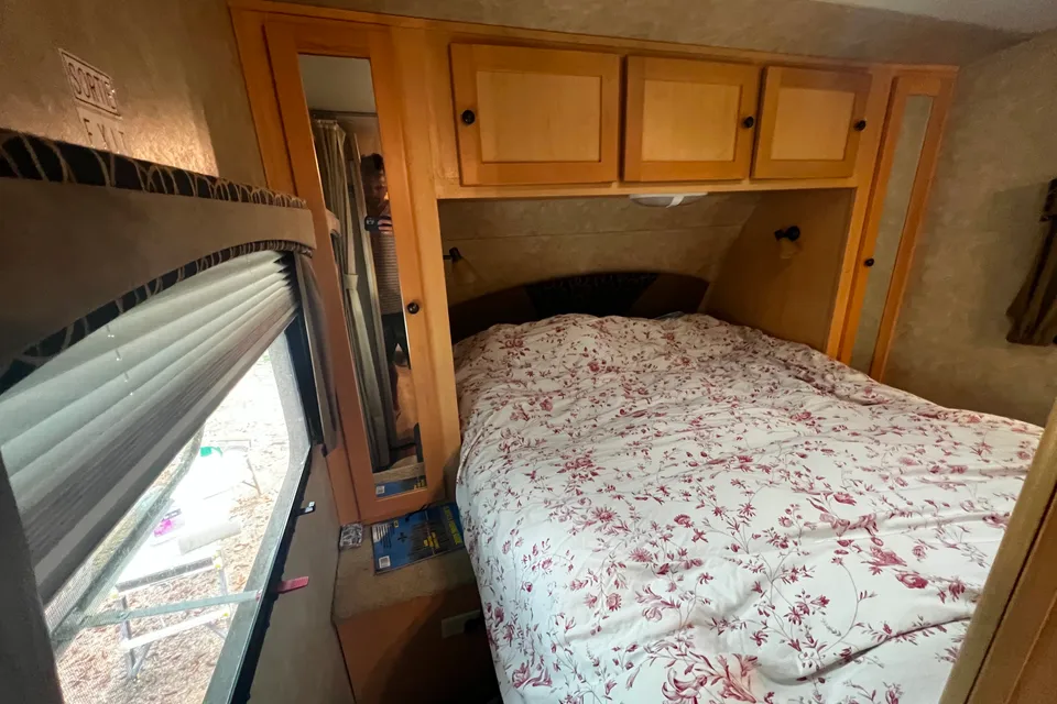 Shadow Cruiser 28' Travel Trailer