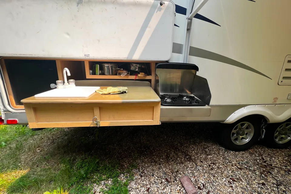 Shadow Cruiser 28' Travel Trailer
