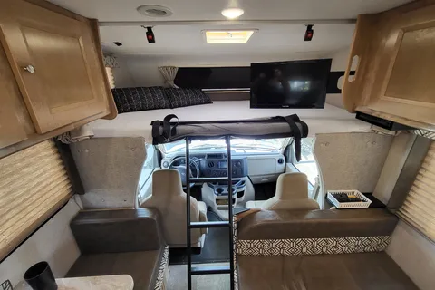 Rv Rentals Way of Life's Like NEW Leprechaun 260RS CML1
