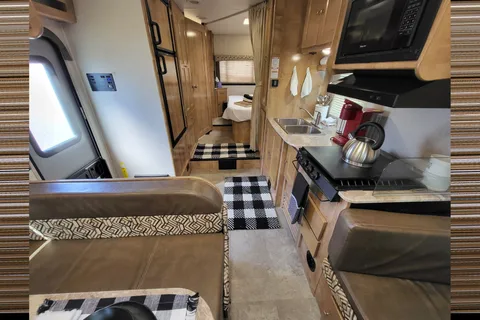 Rv Rentals Way of Life's Like NEW Leprechaun 260RS CML1