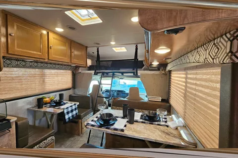 Rv Rentals Way of Life's Like NEW Leprechaun 260RS CML1