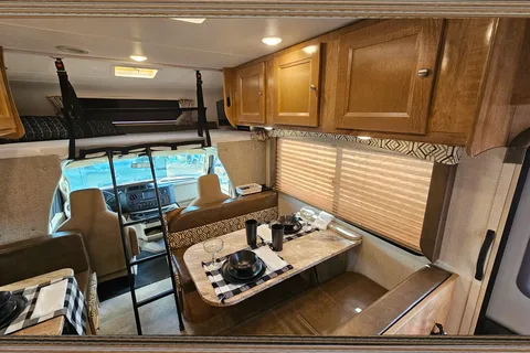 Rv Rentals Way of Life's Like NEW Leprechaun 260RS CML1