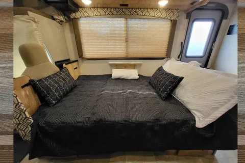 Rv Rentals Way of Life's Like NEW Leprechaun 260RS CML1