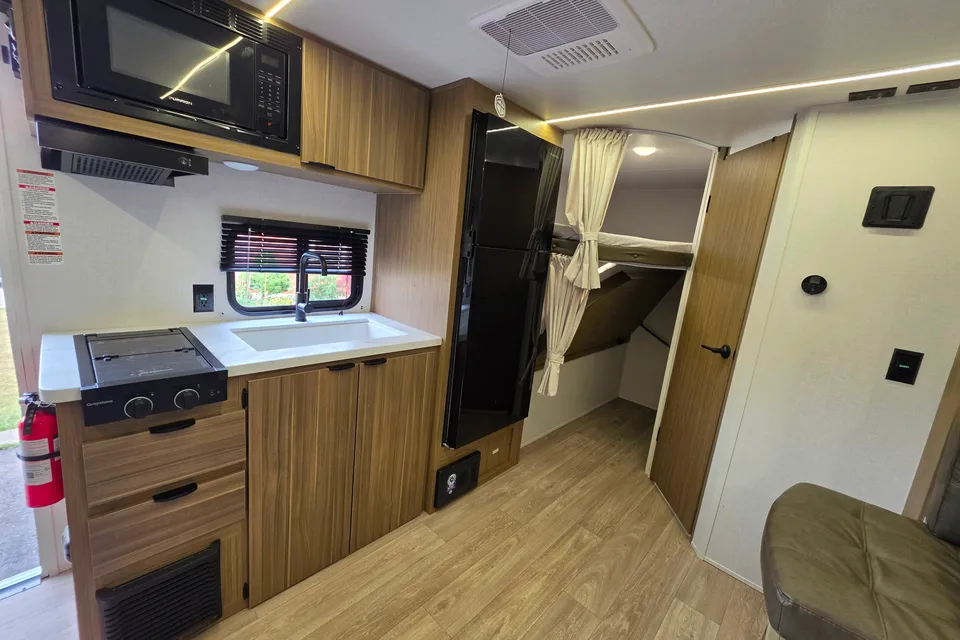 Foxchase AMV Forest River 178BHSK Travel Trailer