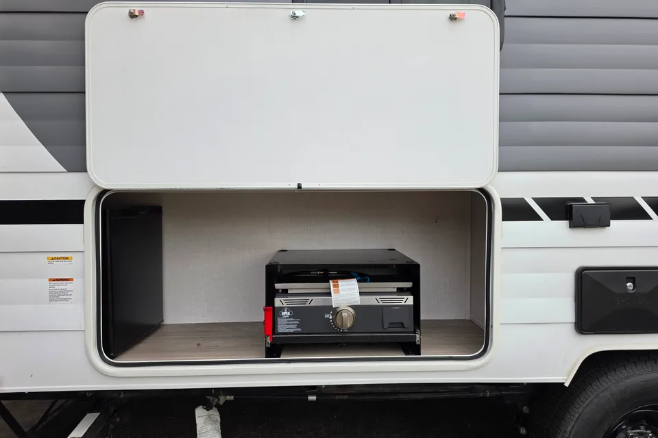 Foxchase AMV Forest River 178BHSK Travel Trailer