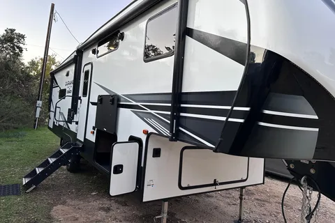 Glen’s KZ Durango half ton Fifth Wheel