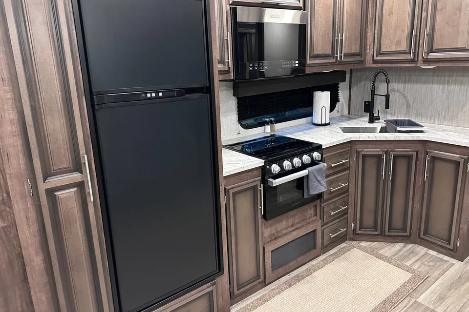 Glen’s KZ Durango half ton Fifth Wheel