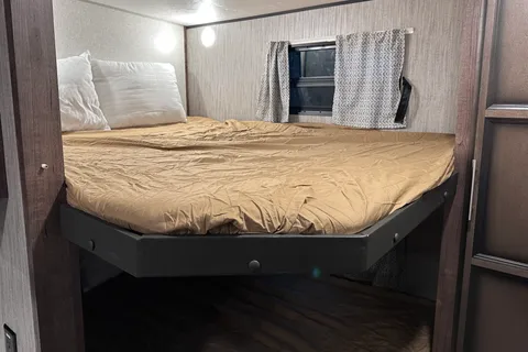 Glen’s KZ Durango half ton Fifth Wheel