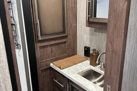 Glen’s KZ Durango half ton Fifth Wheel