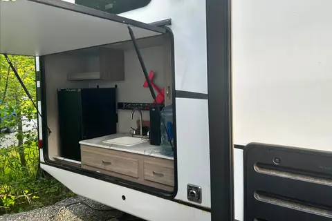 Coachmen Freedom Express Maple Edition 32’