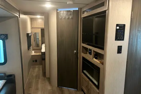 Coachmen Freedom Express Maple Edition 32’