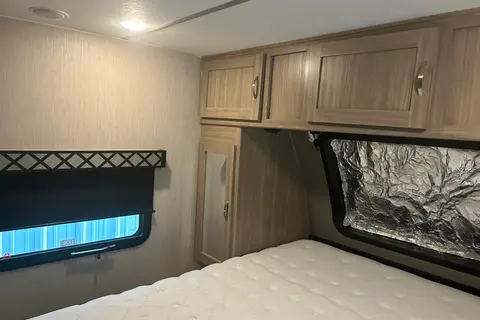 Coachmen Freedom Express Maple Edition 32’