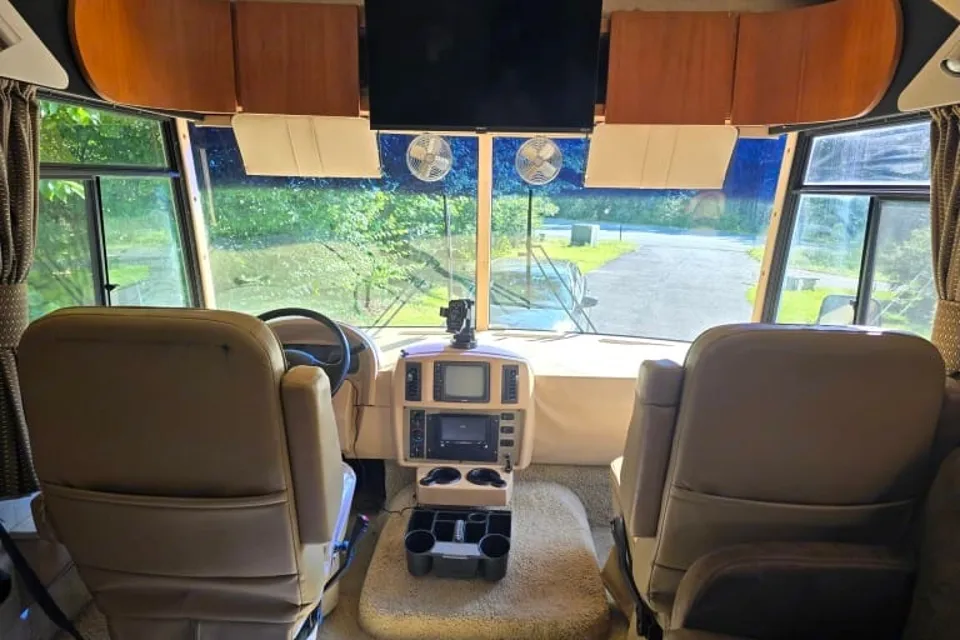 GBA Leisure Winnebago Sightseer 35J Class A