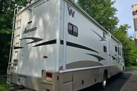 GBA Leisure Winnebago Sightseer 35J Class A