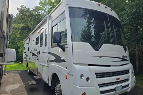 GBA Leisure Winnebago Sightseer 35J Class A