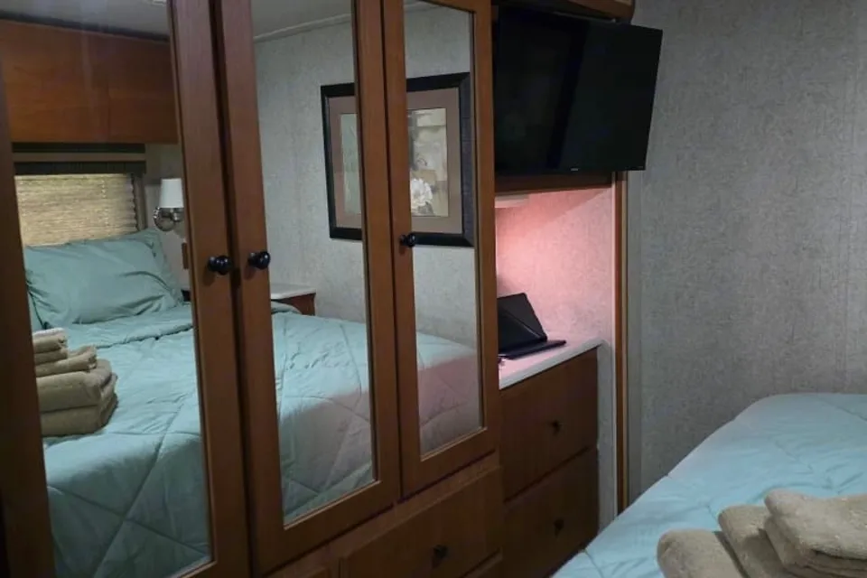 GBA Leisure Winnebago Sightseer 35J Class A