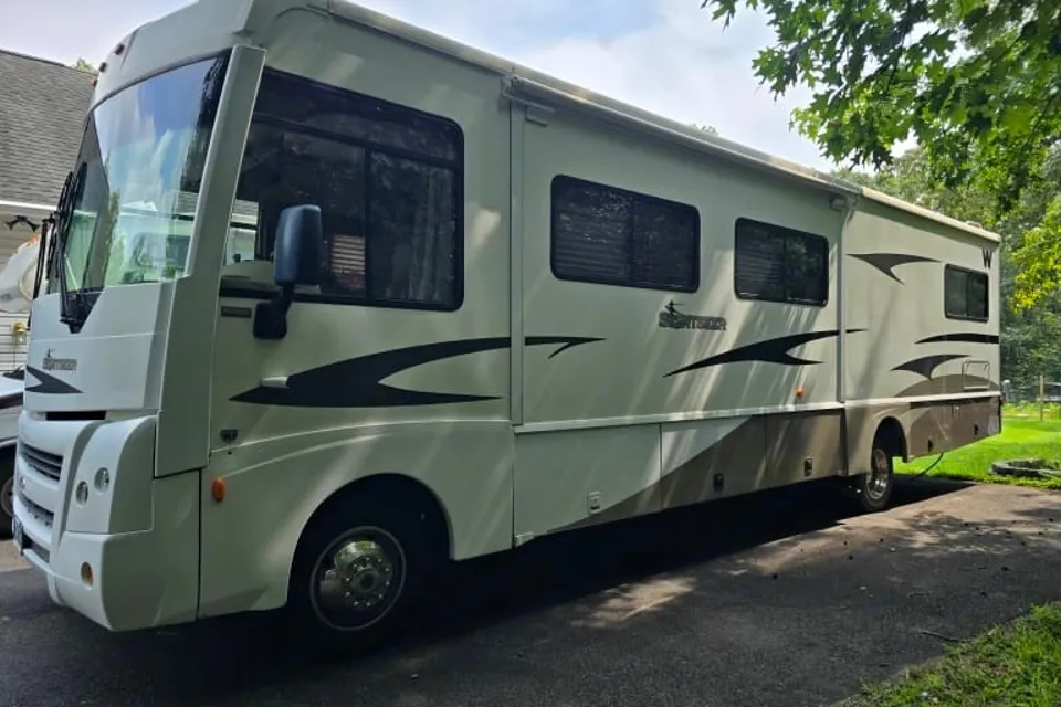 GBA Leisure Winnebago Sightseer 35J Class A