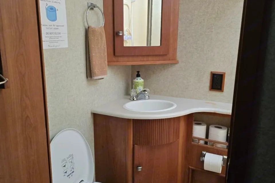 GBA Leisure Winnebago Sightseer 35J Class A