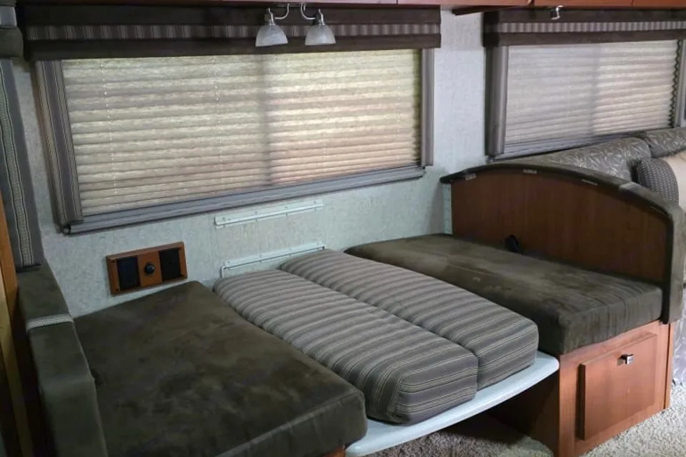 GBA Leisure Winnebago Sightseer 35J Class A