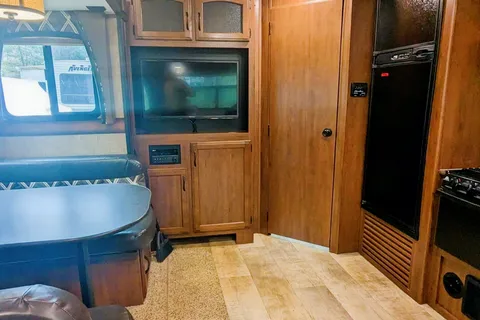 Hideaway RV rentals Fur baby friendly stylish Jayco White Hawk