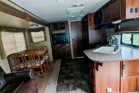 Hideaway RV rentals Fur baby friendly stylish Jayco White Hawk