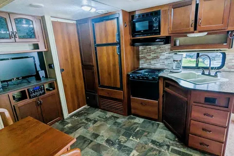 Hideaway RV rentals Fur baby friendly stylish Jayco White Hawk
