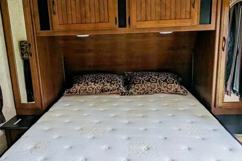 Hideaway RV rentals Fur baby friendly stylish Jayco White Hawk