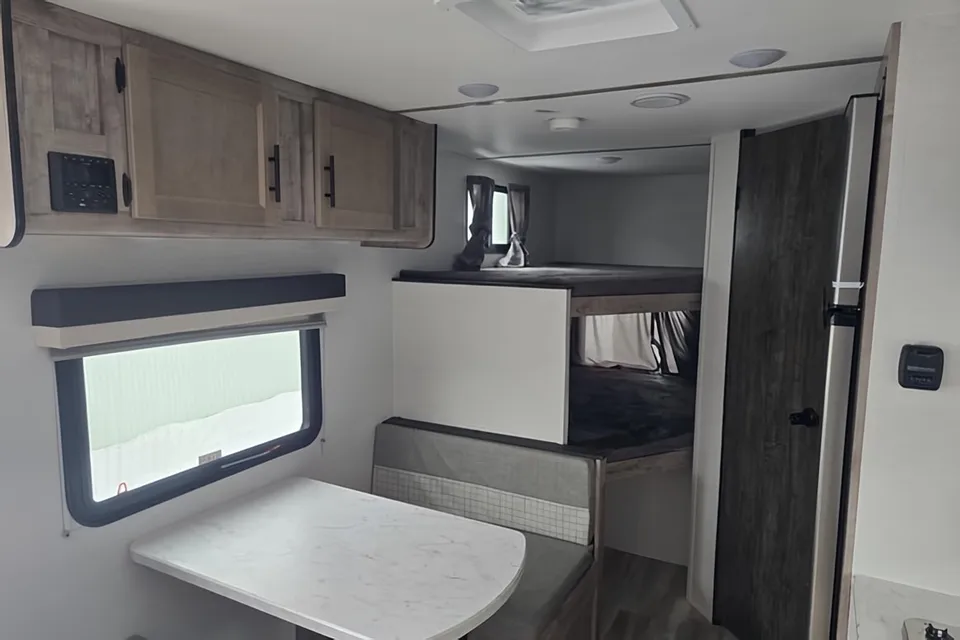 Family Friendly Light Weight Double Bunk 2025 Travel Trailer