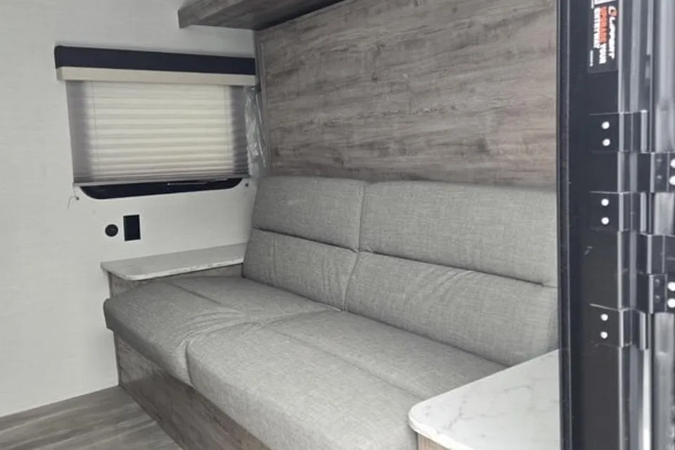 Family Friendly Light Weight Double Bunk 2025 Travel Trailer