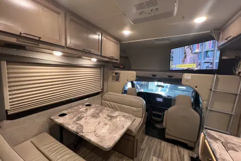 Deer Land   Thor Motor Coach fourwind 22b Class C
