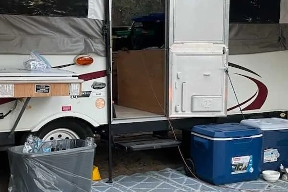 The Floyds Palomino Mustang Tent Trailer