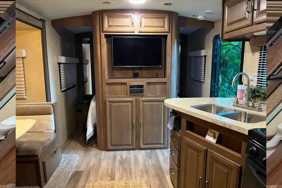 Joe and Christine's Fun Finder Xtreme Lite Travel Trailer