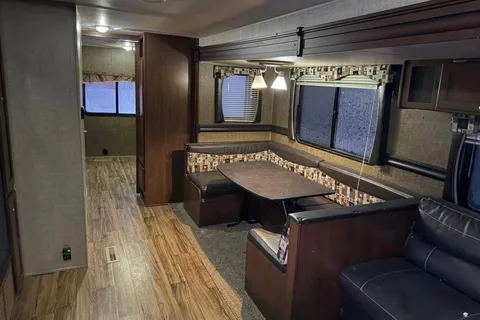 Elisha & Tom’s Heartland Hideaway! Large Family Approved ✅