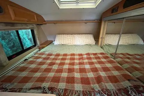 Jonanie - 4x4 Dodge & Cabover Camper (Starlink)