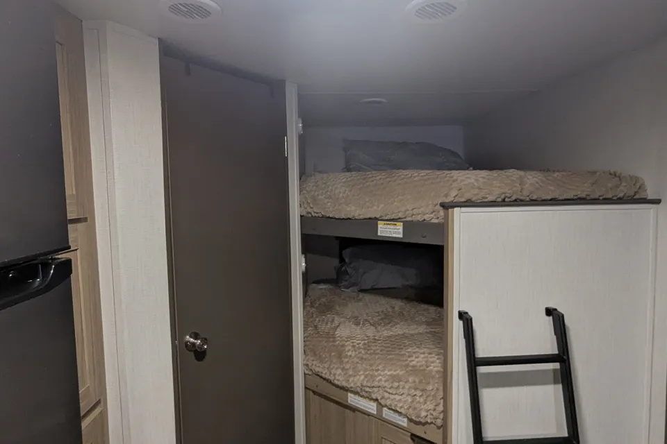 Noble Cozy Camper Cruiser RV Avenir Travel Trailer